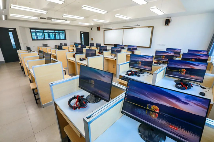 1664345649231515.jpg 7 2023年富阳中学国际部招生计划发布21.jpg