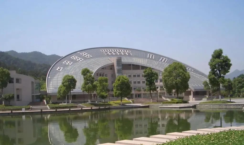 1749540917766086.jpg 3 杭州公办学校国际部2025年毕业生升学结果排名1.jpg