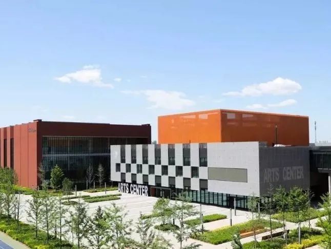 读国际学校一年学费多少钱？